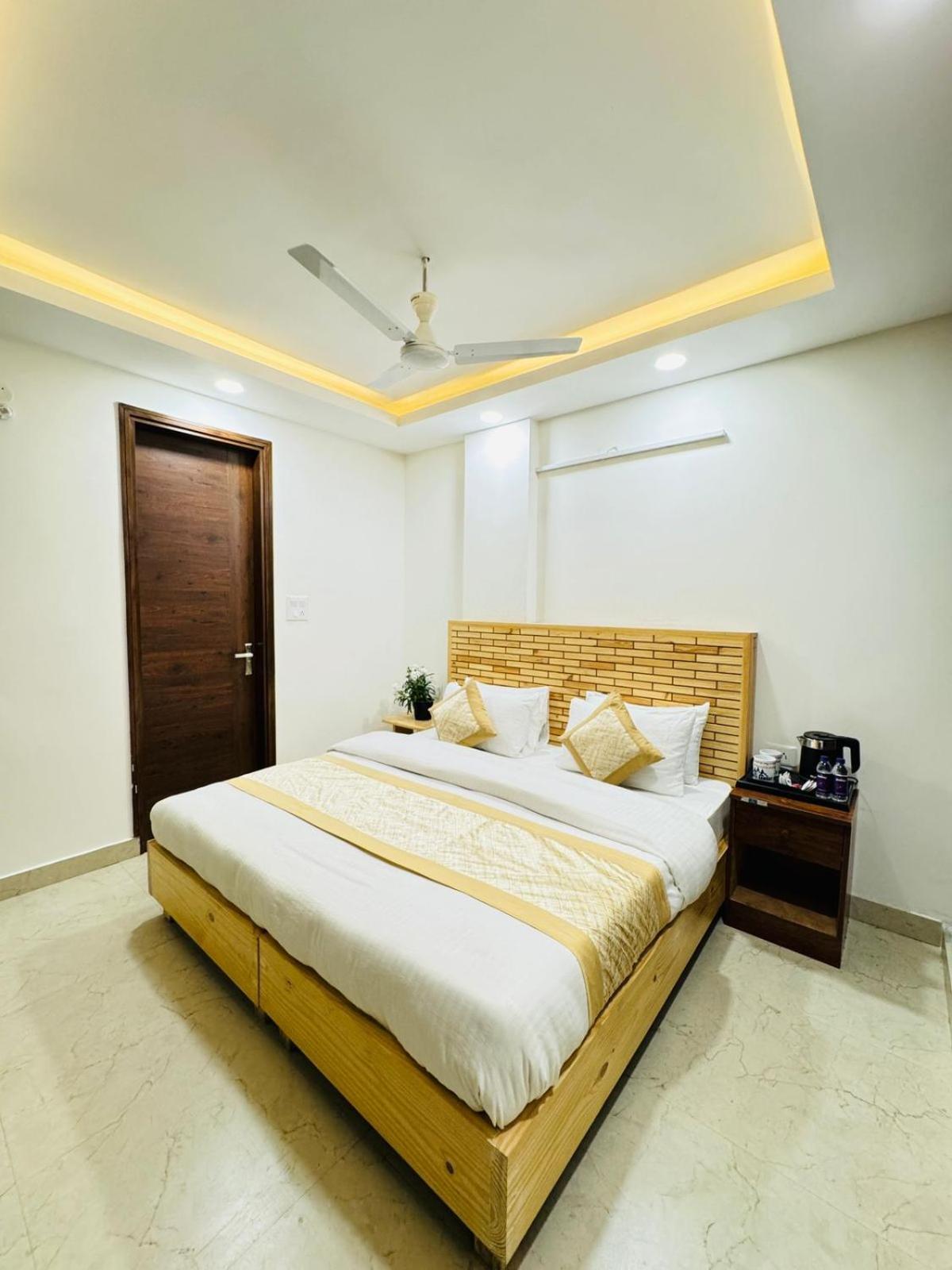 Hotel Ashram View Just 10 Minute Away Form Nizamuddin Railway Station New Delhi Eksteriør billede
